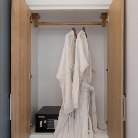 Deluxe Sea View Apartment