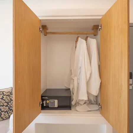 Deluxe Sea View Apartment 아파트호텔 4*